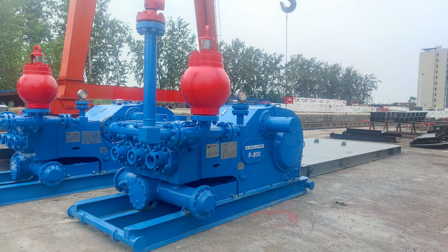 What is the spray system of the F-type drilling mud pump?